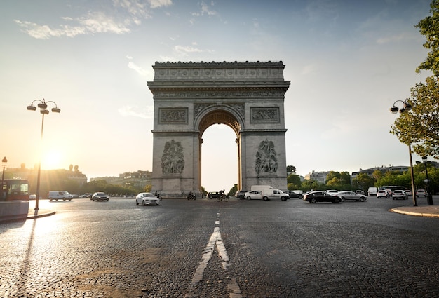 Arco di Trionfo e avenue de la Grande Armee a Parigi, Francia