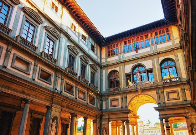 Arco in Piazzale degli Uffizi a Firenze, Italia