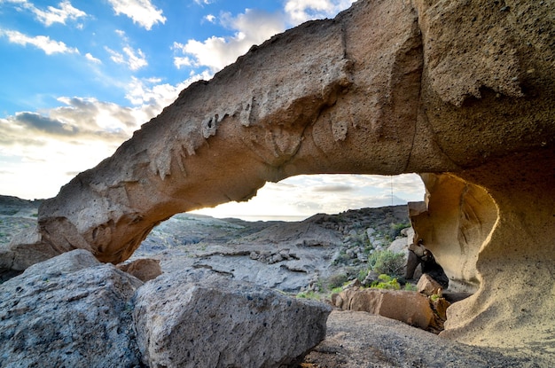 Arco naturale nel deserto