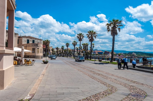 Area pedonale sui bastioni di Alghero Sardegna