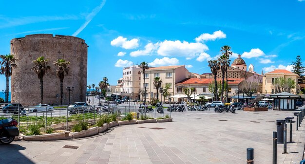 Area pedonale sui bastioni nei pressi della Torre Sulis ad Alghero Sardegna