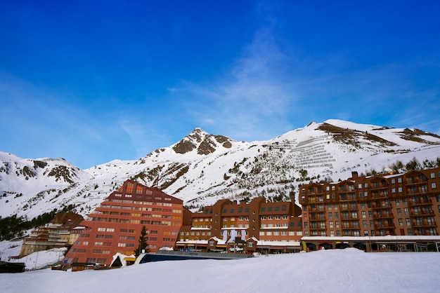 Area sciistica di Astun a Huesca su Pirenei Spagna