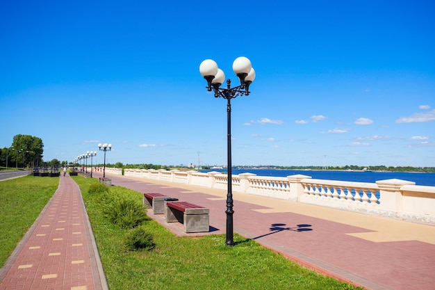 Argine del Volga inferiore sul fiume Volga a Nizhny Novgorod in Russia