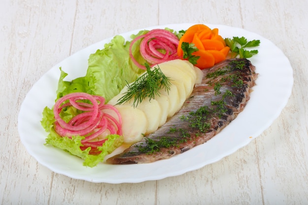 Aringa con patate e cipolla