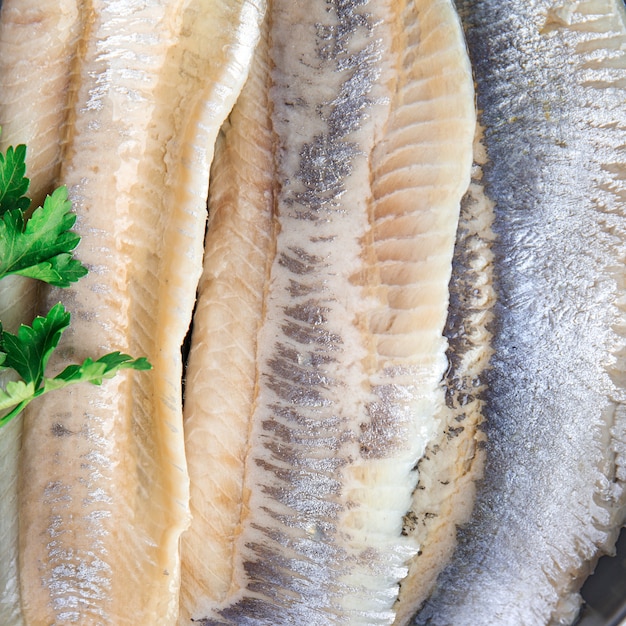 aringa filetto di pesce frutti di mare una porzione pronta da mangiare spuntino sul tavolo copia spazio cibo