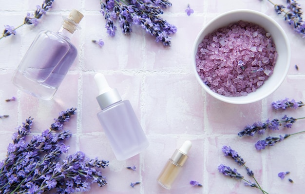 Aromaterapia sale da bagno alla lavanda e olio da massaggio