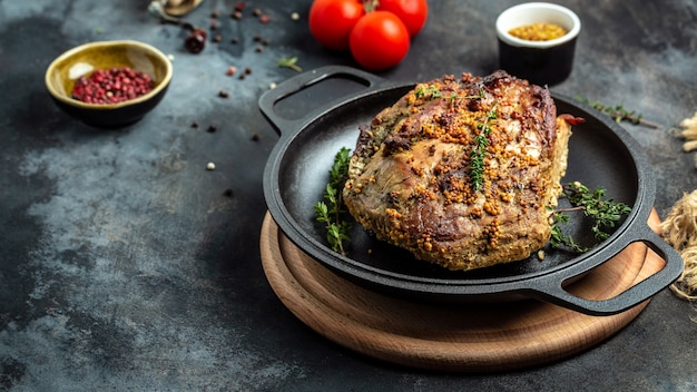 Arrosto di maiale con erbe e spezie