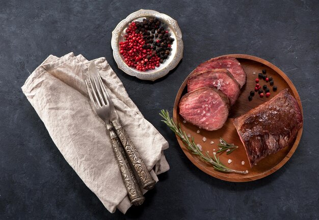 Arrosto di manzo con pepe e rosmarino