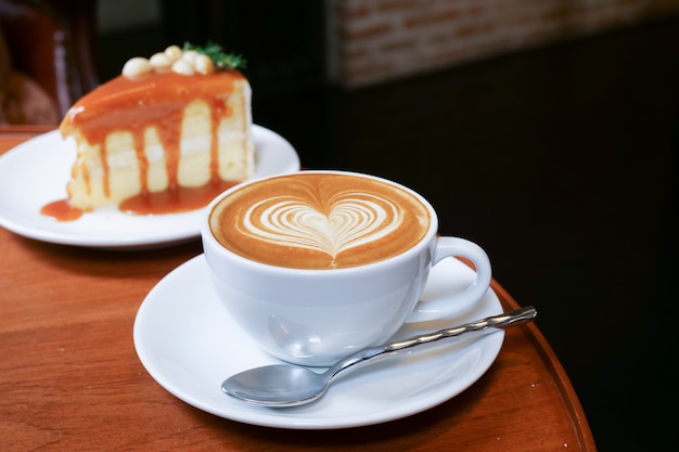 Arte del latte del caffè nel caffè della caffetteria