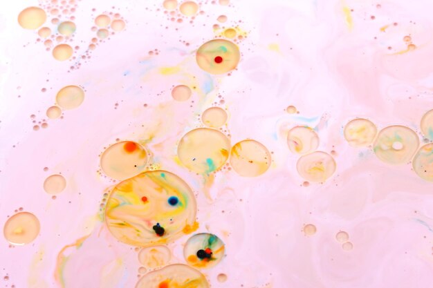 Arte fluida Bolle d'acqua sfondo colorato astratto Bella vernice Sfondo di colore liquido