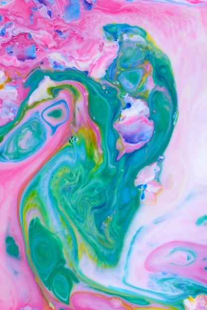 Arte fluida Sfondo liquido astratto verde rosa Trama colorata sull'acqua Vuoto per il designer