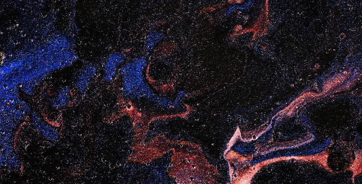 Foto arte misteriosa magica. i colori sono sorprendentemente accesi, luminosi, traslucidi, fluidi.