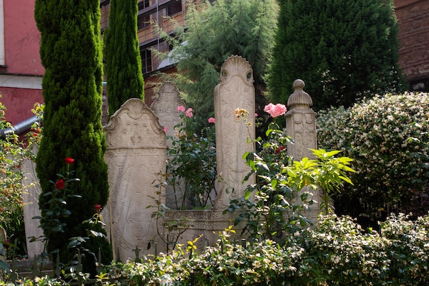 Arte sul marmo della tomba ottomana nel cimitero