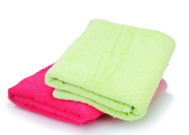 Asciugamani colorati isolati su bianco