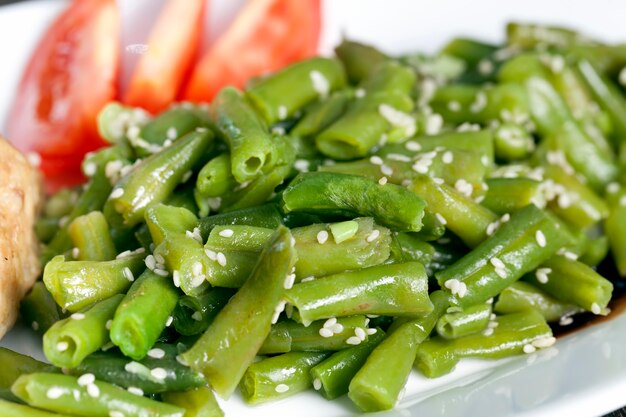 Asparagi al forno con semi di sesamo