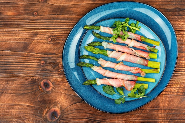 Asparagi alla griglia con pancetta