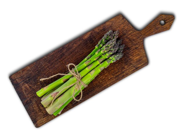 Asparagi freschi su fondo in legno