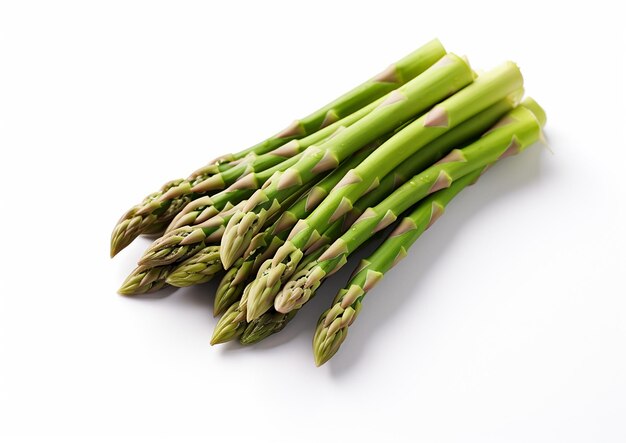 Asparagi su uno sfondo bianco