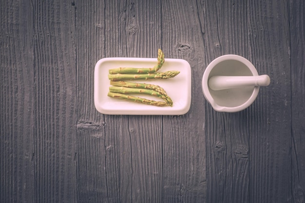 asparagi verdi freschi