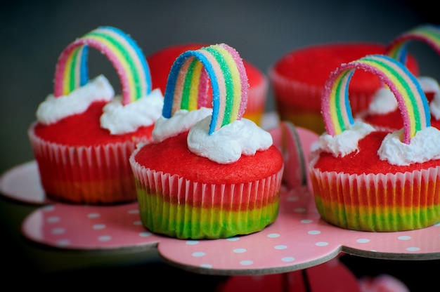 Assortimento di cupcakes arcobaleno