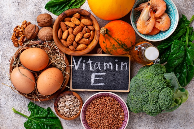 Assortimento di fonti alimentari di vitamina E