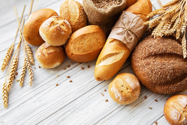 Assortimento di pane al forno