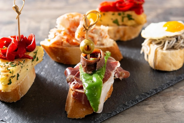 Assortimento di pintxos spagnoli