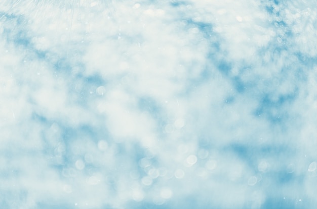 Astratto sfondo sfocato con bokeh e particelle di neve