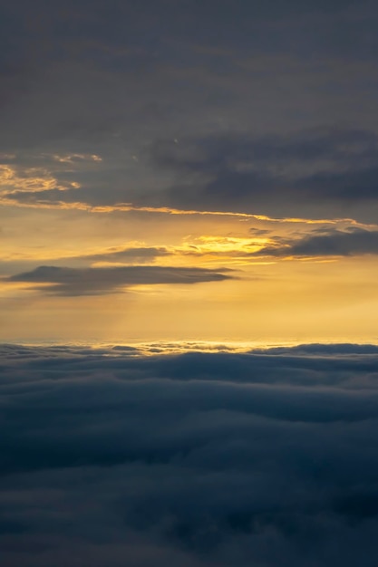 atardecer desde la cordillera de los andes el mirador en Chillanes Ecuador