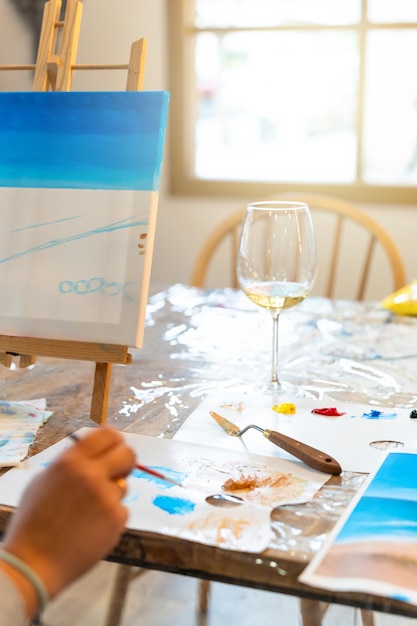 Atelier d'arte e di vino Lezioni di pittura per adulti