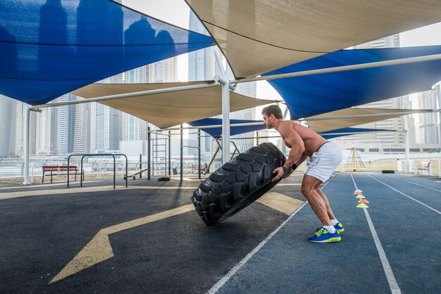 Atleta che si allena all'aperto