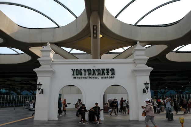 Atmosfera dell'aeroporto internazionale di Yogyakarta Aeroporto moderno a Yogya Indonesia 7 novembre 2022