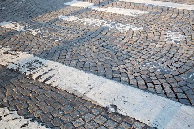 Attraversamento pedonale su strada a Parigi, Francia