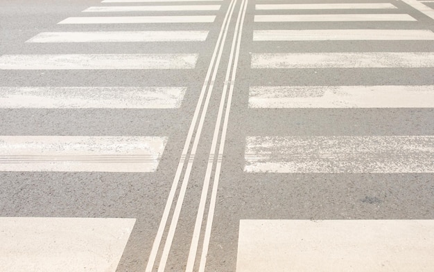 attraversamento pedonale sulla strada per sicurezza quando le persone che camminano attraversano la strada.