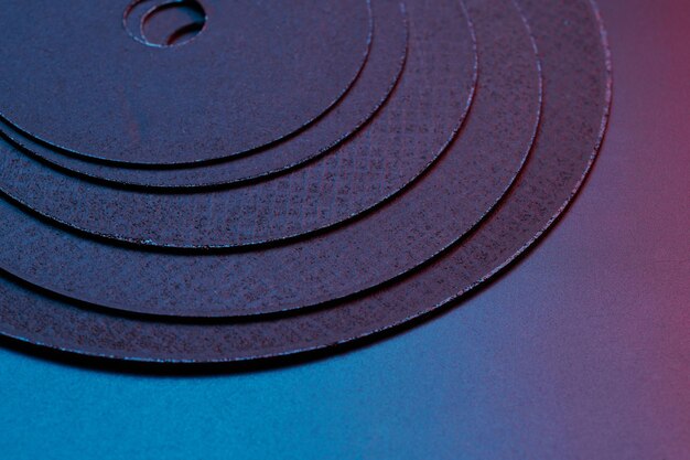 Attrezzatura per dischi circolari per il taglio dei metalli Set di mole isolate su sfondo nero