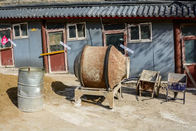 Attrezzatura per una vecchia betoniera da cantiere