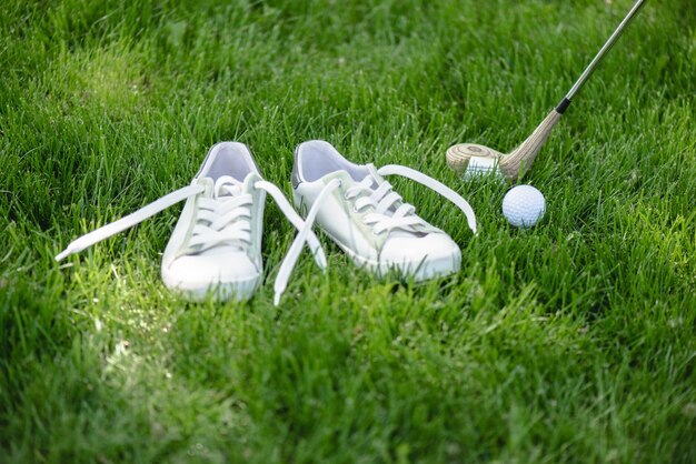 attrezzature da golf a vista ravvicinata bianco
