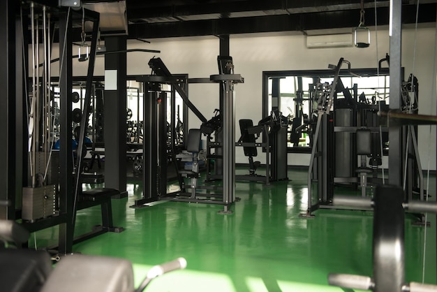 Attrezzature E Macchine Presso Il Moderno Centro Fitness Sala Palestra