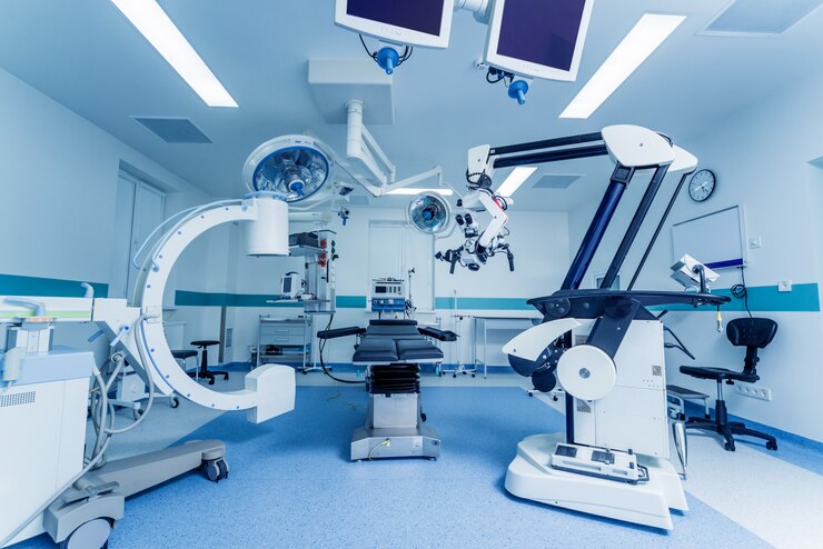 Foto attrezzature moderne in sala operatoria. dispositivi medici per neurochirurgia.