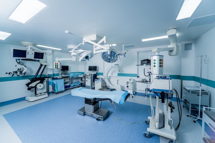 Foto attrezzature moderne in sala operatoria. dispositivi medici per neurochirurgia.