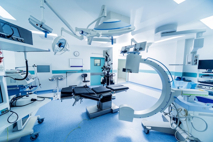 Foto attrezzature moderne in sala operatoria. dispositivi medici per neurochirurgia.