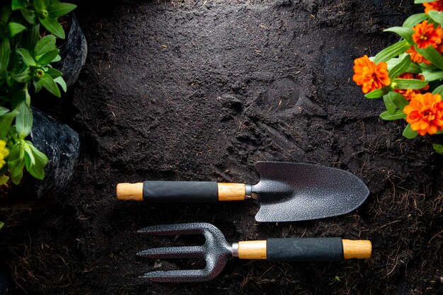 attrezzi da giardinaggio per iniziare il tuo piccolo set di attrezzature per l'agricoltura di piante da giardino