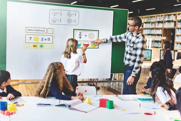 Aula che impara concetto di studio degli studenti di matematica