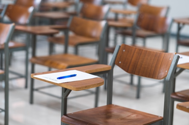 Aule universitarie vuote durante la peste