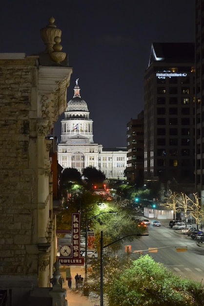 AUSTIN TEXAS 7 marzo 2014 Texas State Capitol Building lungo Congress Avenue di notte