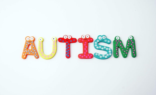 Autismo di legno colorato concettuale sano