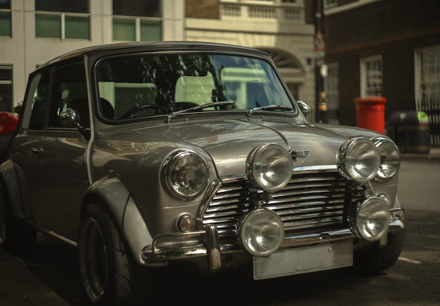 Auto d'epoca per strada
