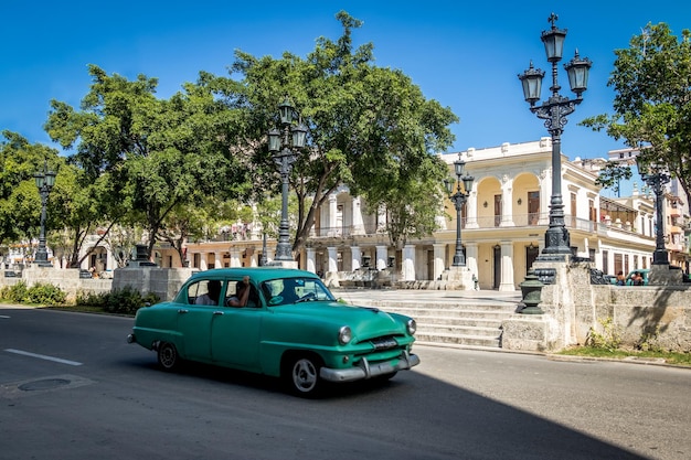 Auto d'epoca vicino al Paseo del Prado Paseo de Marti Havana Cuba