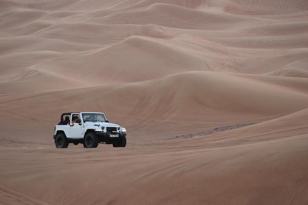 Auto nel deserto