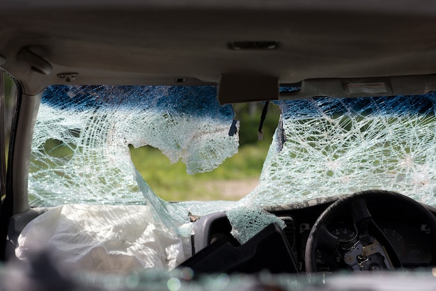 auto rotta e danneggiata